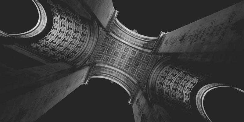 宠物保险怎么买？全面解析保障范围、理赔流程与国内外热门产品对比，让您的爱宠安心享受宠物服务与美容